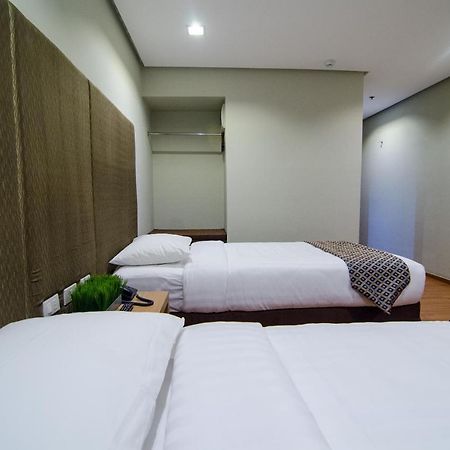 אילוילו Madison Hotel Phl מראה חיצוני תמונה