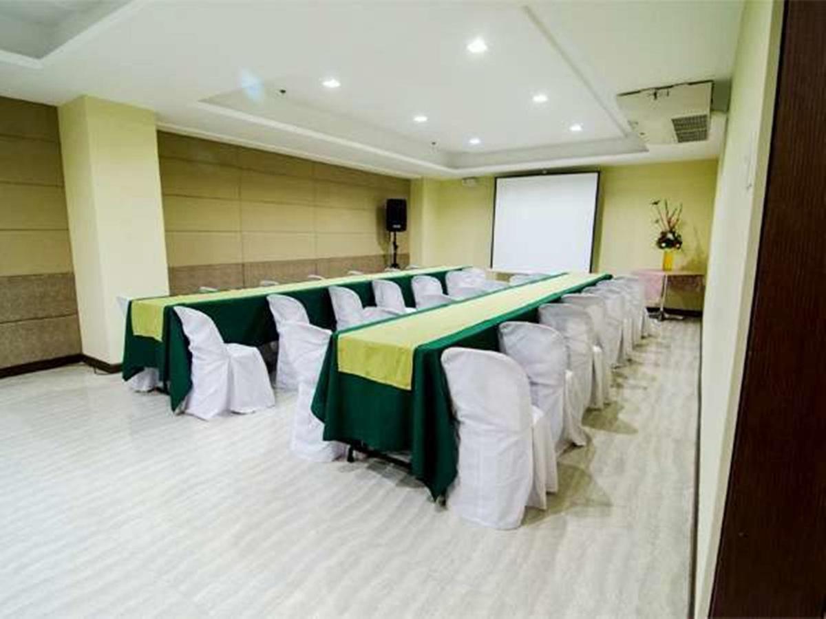 אילוילו Madison Hotel Phl מראה חיצוני תמונה