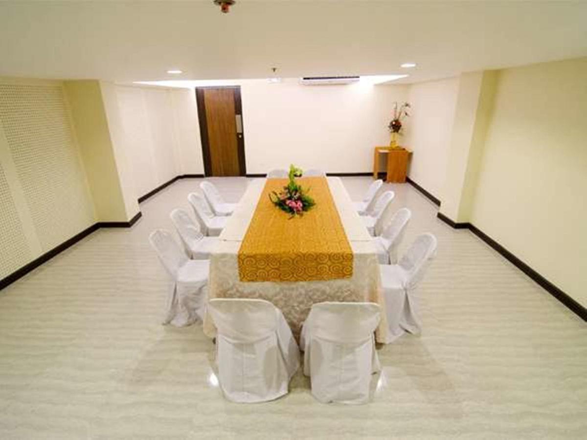אילוילו Madison Hotel Phl מראה חיצוני תמונה