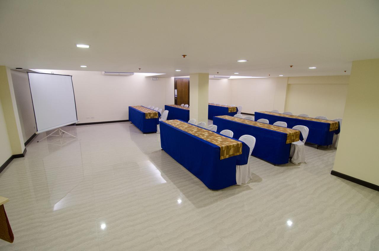 אילוילו Madison Hotel Phl מראה חיצוני תמונה