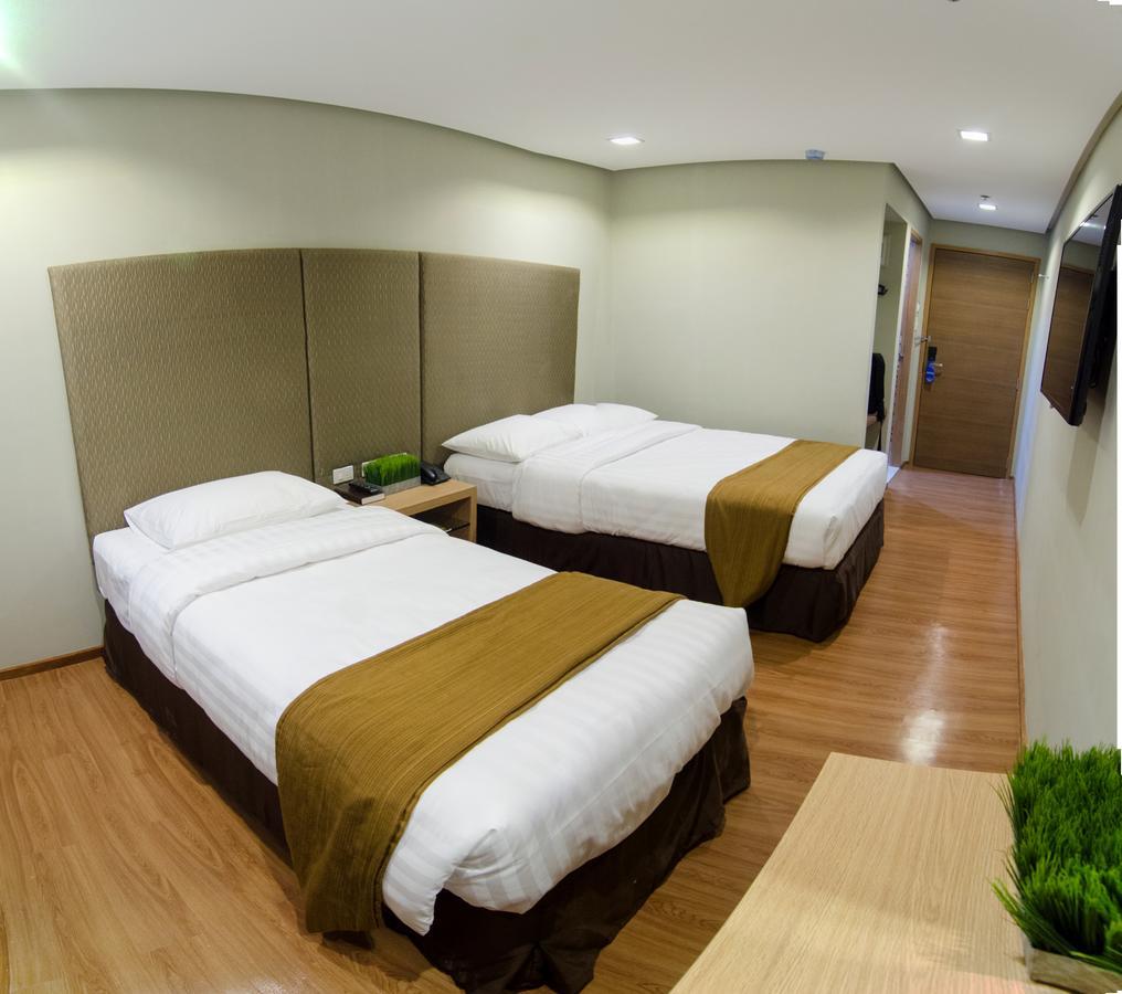אילוילו Madison Hotel Phl מראה חיצוני תמונה