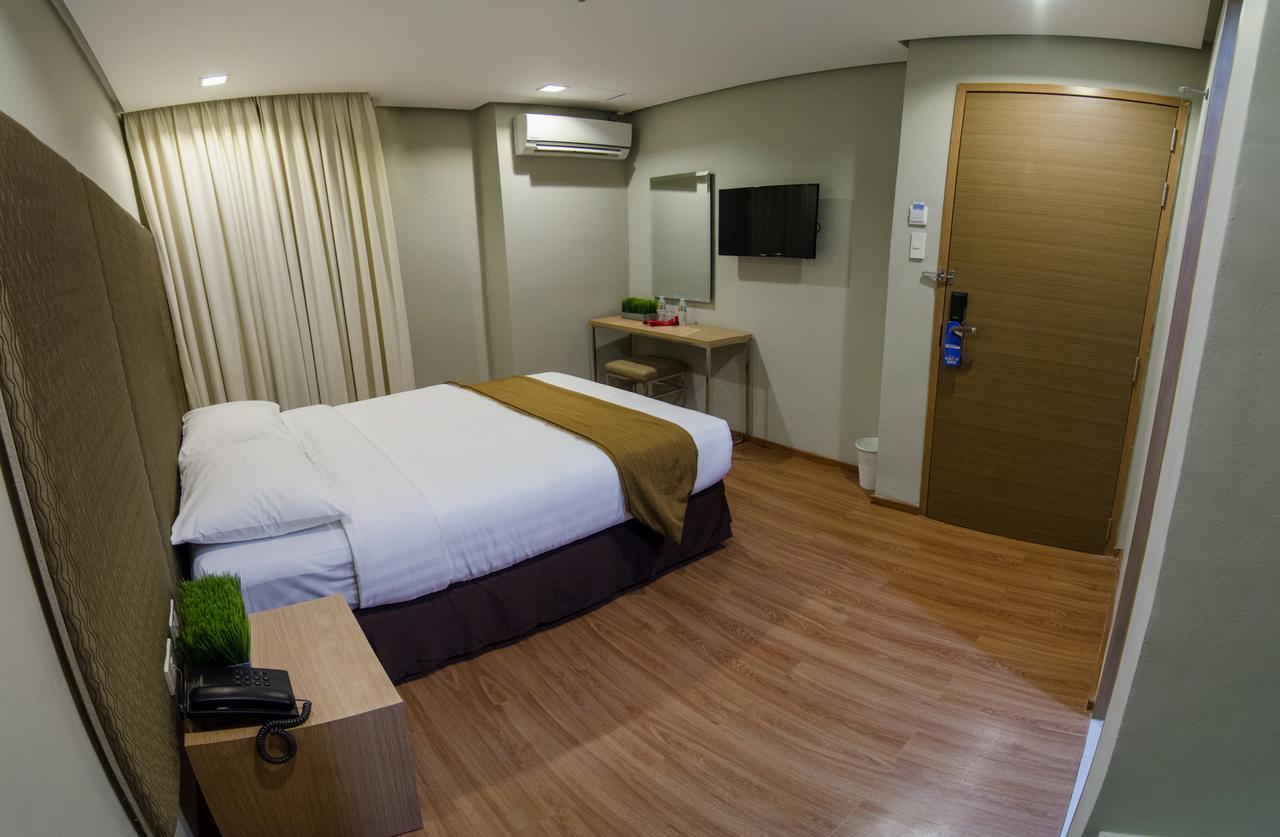 אילוילו Madison Hotel Phl מראה חיצוני תמונה