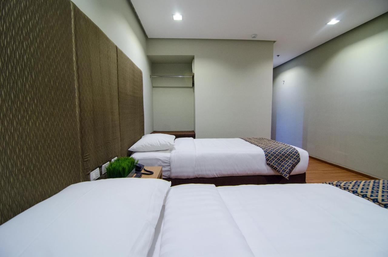 אילוילו Madison Hotel Phl מראה חיצוני תמונה